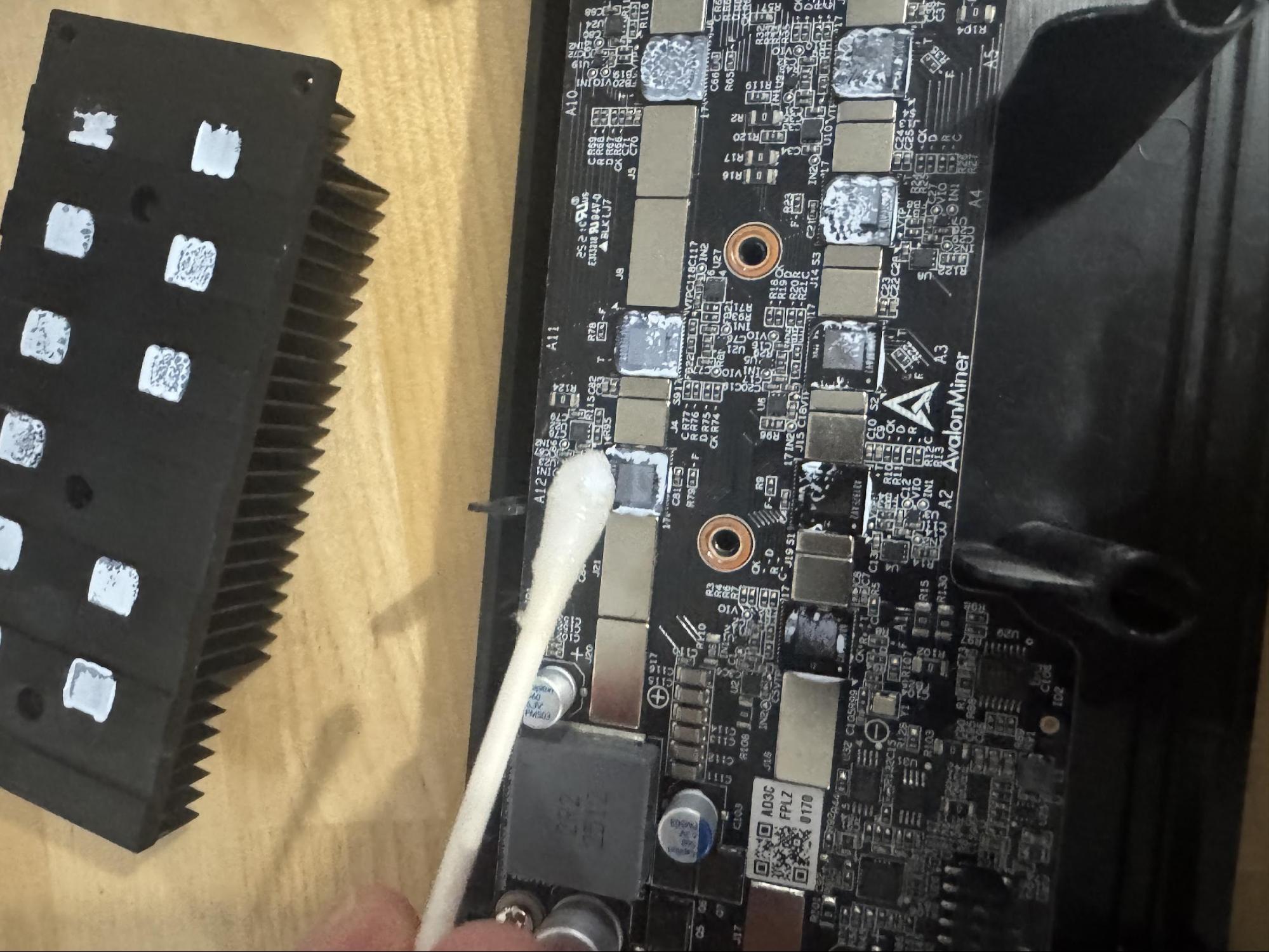 Old thermal paste on the heatsink contact pads showing square imprints where each ASIC die was contacting.